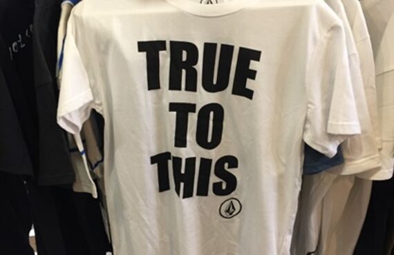 豊田　ザインパクト　ボルコムTシャツ販売中