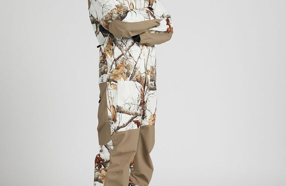 お洒落も快適さも妥協なし！エアブラスター25-26ツナギがゲレンデで映える理由