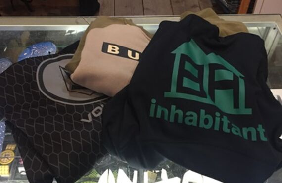 スノーボードに日常に大活躍！希少パーカーが勢ぞろい。今すぐザインパクトでゲットしてください！