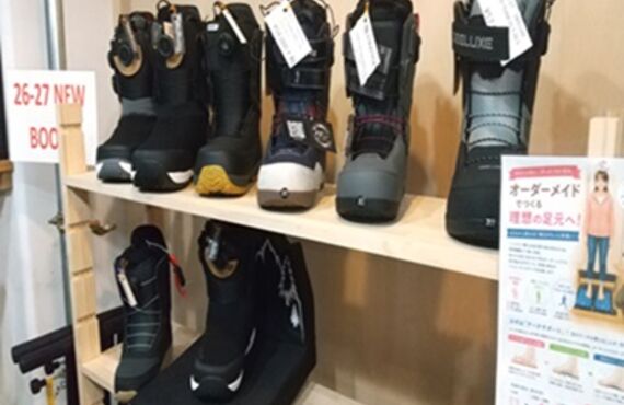 26-27スノーボードブーツ入荷中！BURTON・DEELUXEを履き比べて、今年の一足を見つけよう